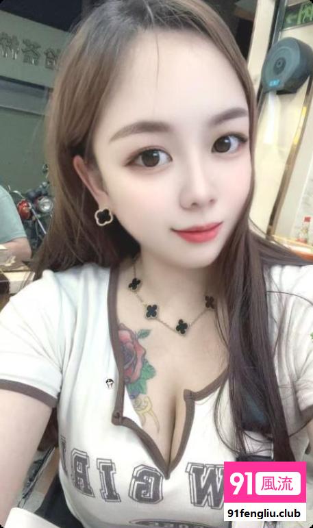 服务系舌吻骚妇